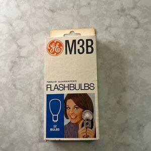 Vintage GE 8 flash bulbs M3B new old stock made in USA
